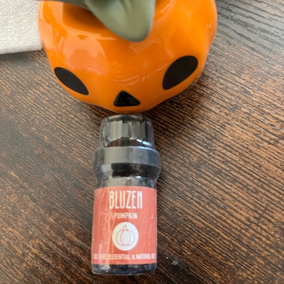 BLUZEN Halloween Pumpkin Jack-O-Lantern Ceramic Oil Diffuser - Picture 12 of 12